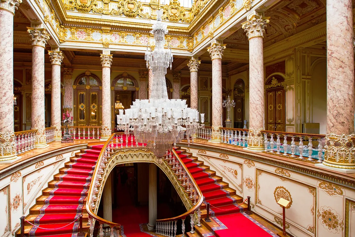 Dolmabahçe Palace & Harem Skip-the-Line Tickets with Audio Guide experience photograph