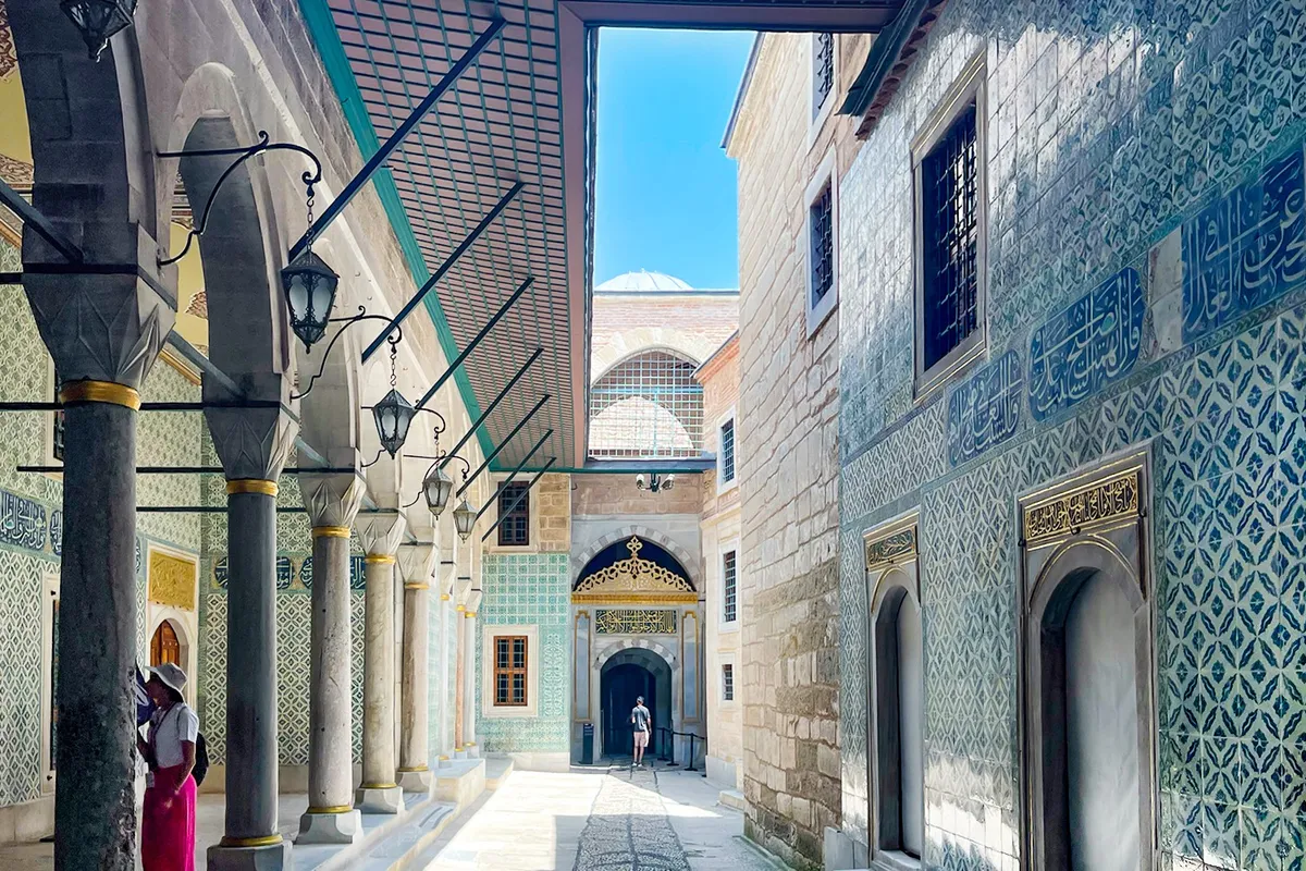 Topkapi Palace Skip-the-Line Tickets with Audio Guide experience photograph